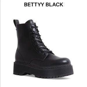 Like new Steve Madden betty boots combat boots with platform